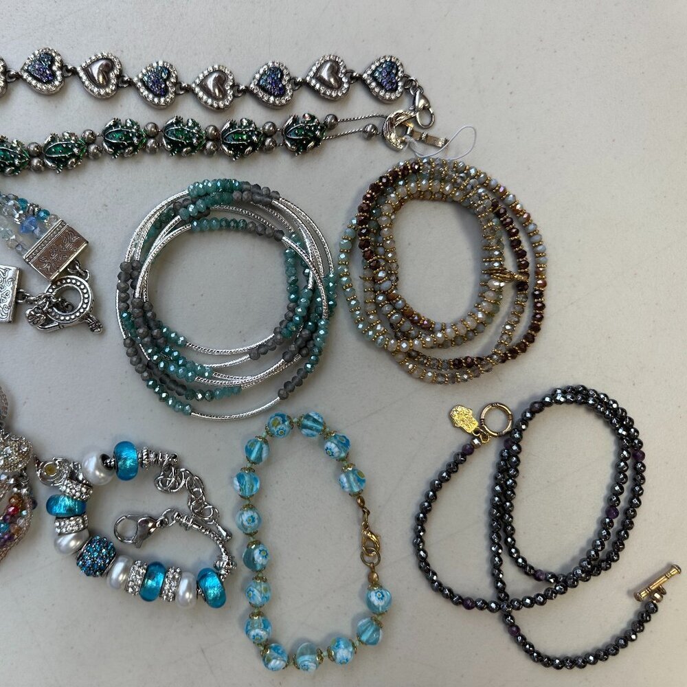 Set of 9 Bracelets including Brighton and Vintage. & cute Heart Embelished Box - Picture 11 of 15